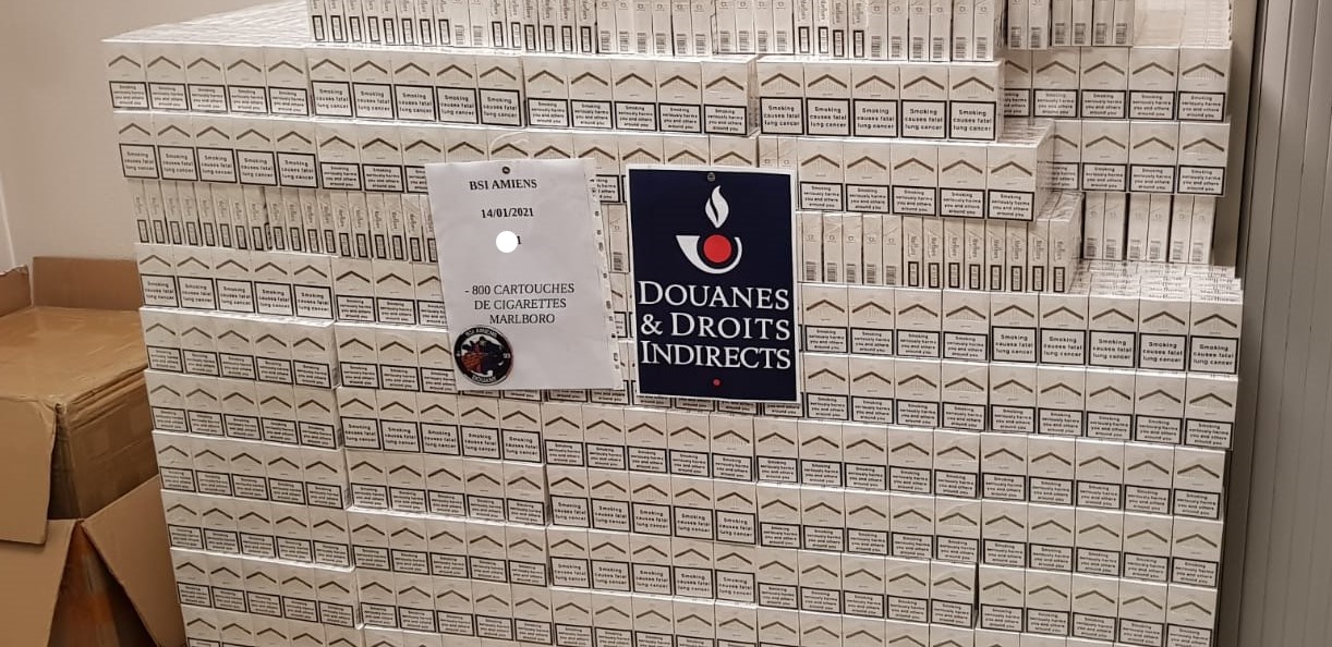amende pour 2 cartouche de cigarette 750  d'amende la cinquime cartouches cigarettes vers la France ! Voiture pleine  craquer, il