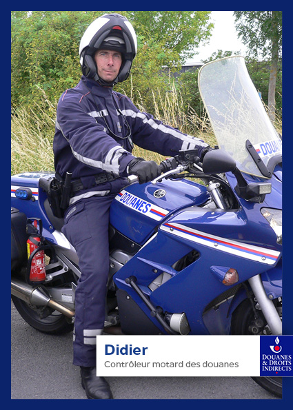 Didier sur sa moto, contrôleur motard des douanes.